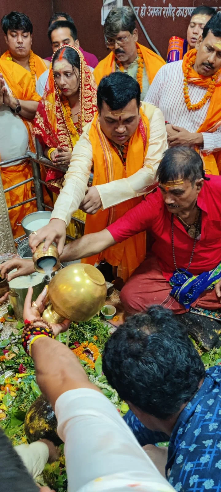 KYP Centre Operators Perform Grand Rudrabhishek at Baba Hariharnath Temple