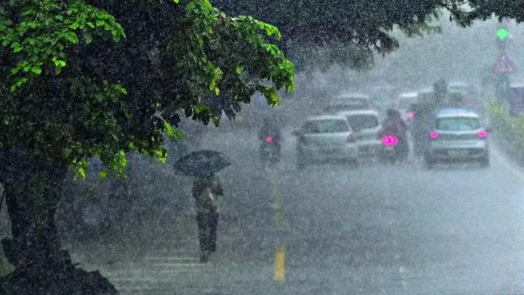 Heavy Rain Likely Across South Bengal as Low-Pressure Area Strengthens