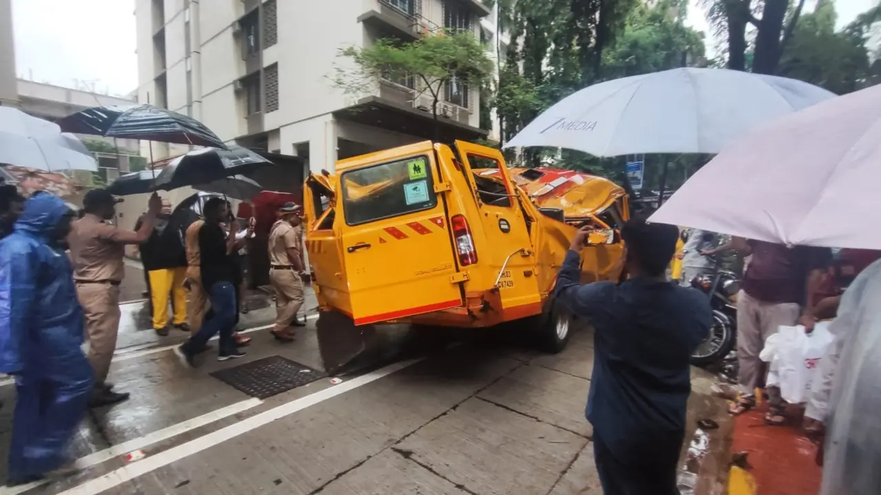 11-Year-Old Student Killed, Four Injured After Tree Crashes Onto School Bus in Mumbai