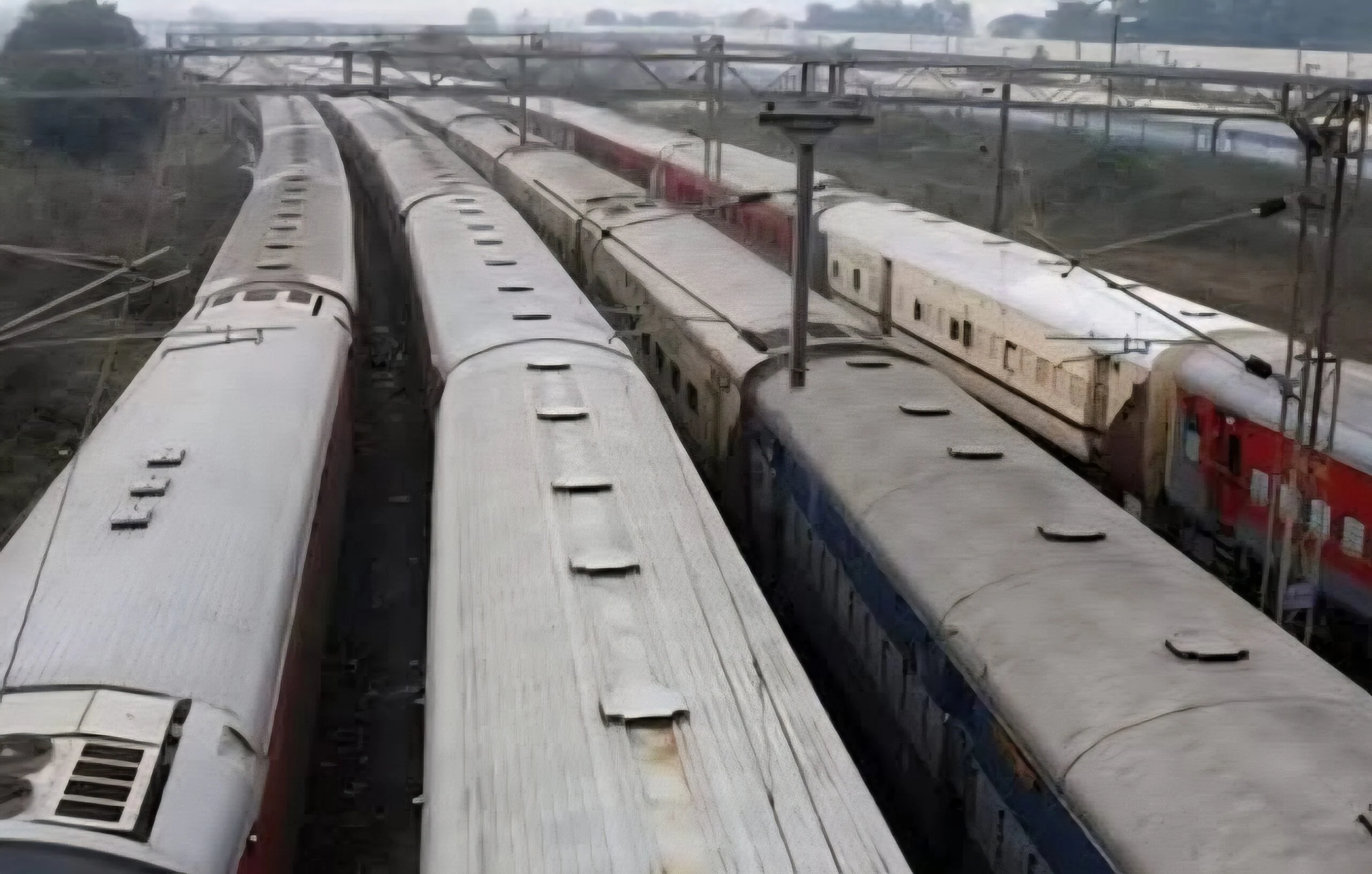Bihar Rail Chaos: 100-Meter Wire Theft Strands Commuters on Gaya-Patna Route